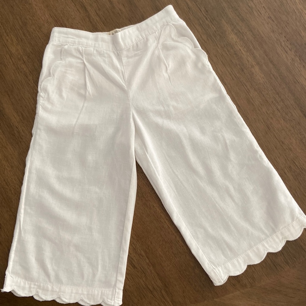 Lovely 3/4 white linen/ cotton pants for girls
